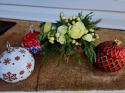 Christmas Ornament Arrangement